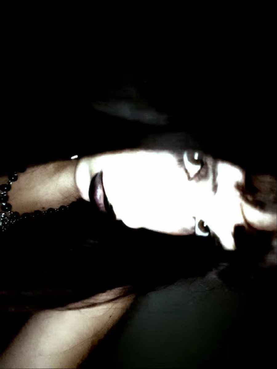 hello_asi4's tweet image. 🖤🌙