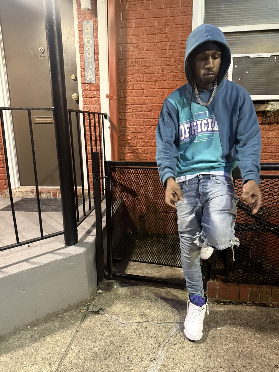 BestBars6's tweet image. And im onna 6 and my feet on land 🩸