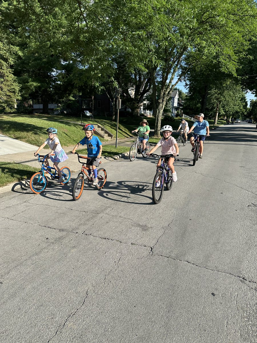 HenryFrondorf's tweet photo. Great time on the Westwood Community Bike Ride! Shout out to @CincyPD and Councilman @jeffreysms for joining us! Join us the 1st Tuesday in August, September, and October at 6:30 pm - meet at Westwood Town Hall. https://t.co/jaITkWt3My