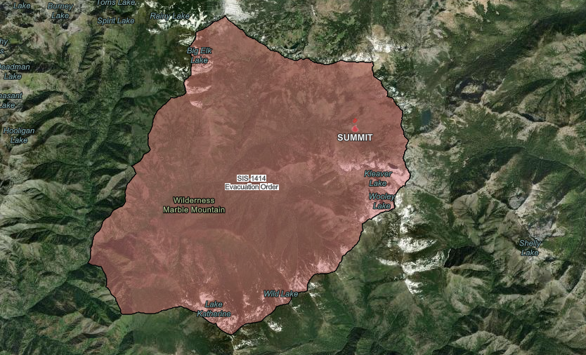 SkyzSmokey's tweet image. #SummitFire Was worried about this one, According to radio traffic activity is picking. High winds in the area so the fire is spotting, limited access and lots of dead fuel. Evacuations have been ordered for SIS-1414.
