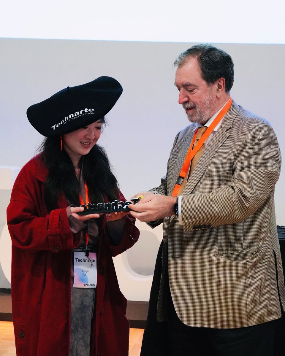 _linxinye's tweet photo. Speaking at the Technarte Conference in Bilbao was a truly magical experience.
I'm deeply honored to receive the Technarte Award https://t.co/zy85vLYslX