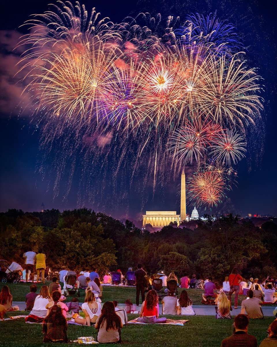 washingtondc's tweet image. Reasons to visit #WashingtonDC this July!
๐ See the July 4th fireworks
๐พ Attend the @mubadalacitidc
๐ฅ 'Duel Reality' at @ShakespeareinDC
โ And more!
โก๏ธ bit.ly/3ptIOFJ
๐ธ: atherahsan / IG