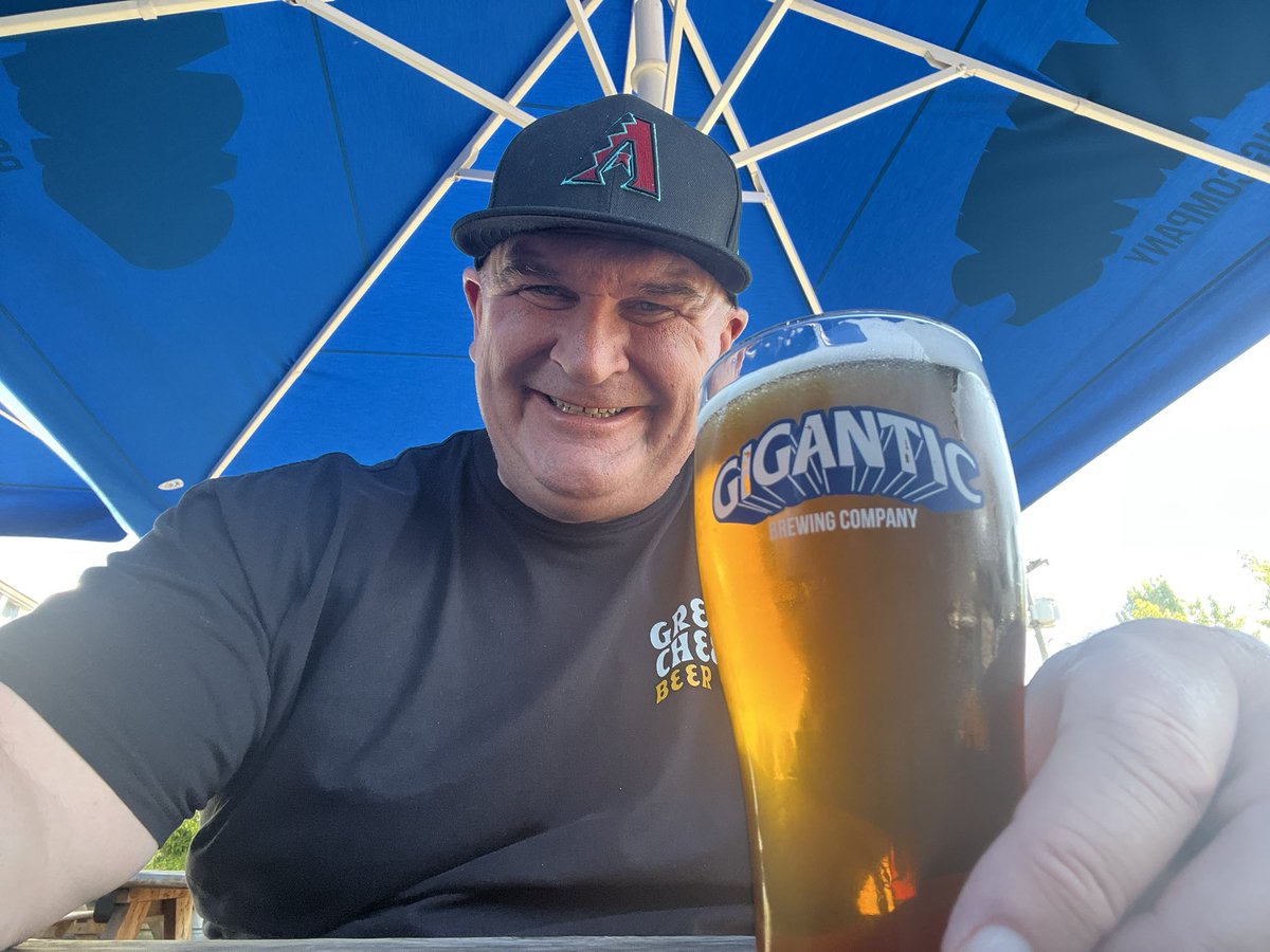 I am feeling HUGE Drinking a Gigantic IPA at 6.9% ABV💥👊🦧🎤🎸🔥🍻