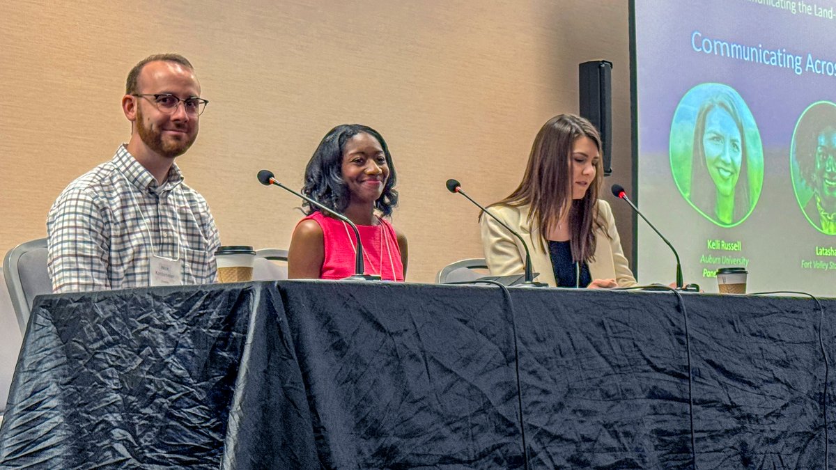 FvsuAg's tweet image. Latasha Ford & Rebecca Miller of @FVSU's Agricultural Communications team attended the Southern Region Mini Land-grant Meeting in Fayetteville, Arkansas. Ford was a panelist, presenting on the topic “Strategically Communicating the Land-grant Mission in the 21st Century.” #FVSUag
