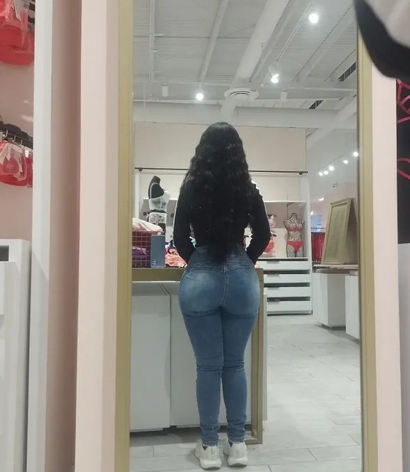 Salinas Marié 📍 (@salinasmari3_) on Twitter photo Me da miedo que me revisen el celular y vean que le mando buenos días a Cristiano Ronaldo 🤭🫰🏻 Me da miedo que me revisen el celular y vean que le mando buenos días a Cristiano Ronaldo 🤭🫰🏻