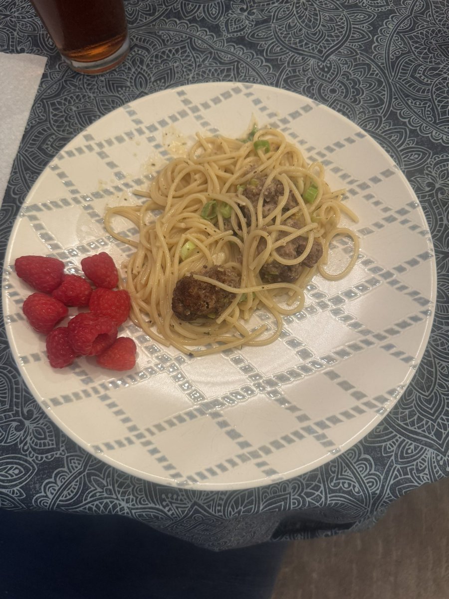 Mikehomeseller's tweet image. This one was outstanding. Is this something you would try?

#hellofreshpics #HelloFresh #Foodie #Dinner