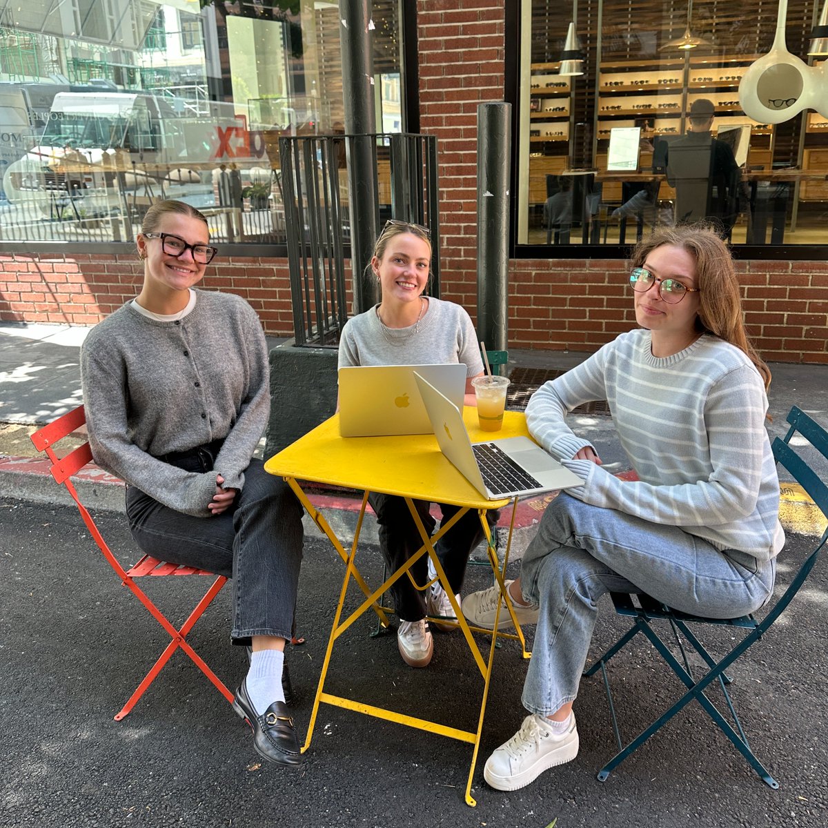TheHatchAgency's tweet image. Hatchlings love to take advantage of the warm SF weather and work outside ☀️🏙️