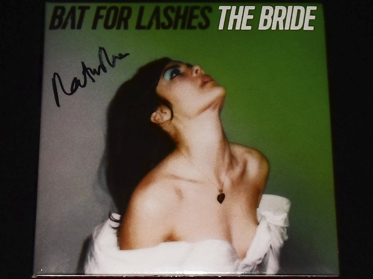 TTonyMontana's tweet image. HOY se cumplen 9 años de la publicación de #TheBride cuarto álbum de estudio de la cantautora inglesa #NatashaKhan, mejor conocida como #BatForLashes 💿 @BatForLashes 
instagram.com/p/DLlWlvoN5iD/…