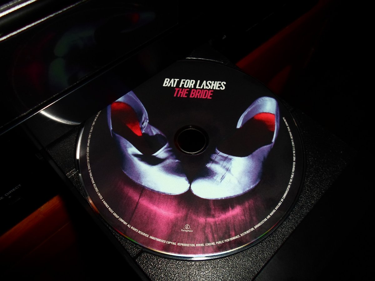 TTonyMontana's tweet image. HOY se cumplen 9 años de la publicación de #TheBride cuarto álbum de estudio de la cantautora inglesa #NatashaKhan, mejor conocida como #BatForLashes 💿 @BatForLashes 
instagram.com/p/DLlWlvoN5iD/…