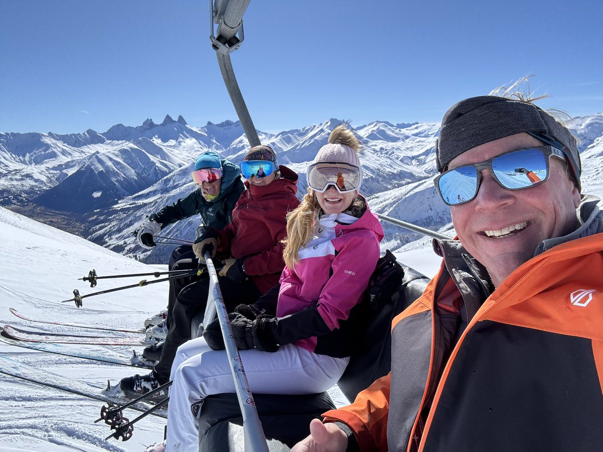 Do you put the ski chairlift safety bar down? <a href="/skimagonline/">SKI Magazine</a> &amp; we  want to know! #ski ❤️ our pov: familyskitrips.com/family-ski-vac…