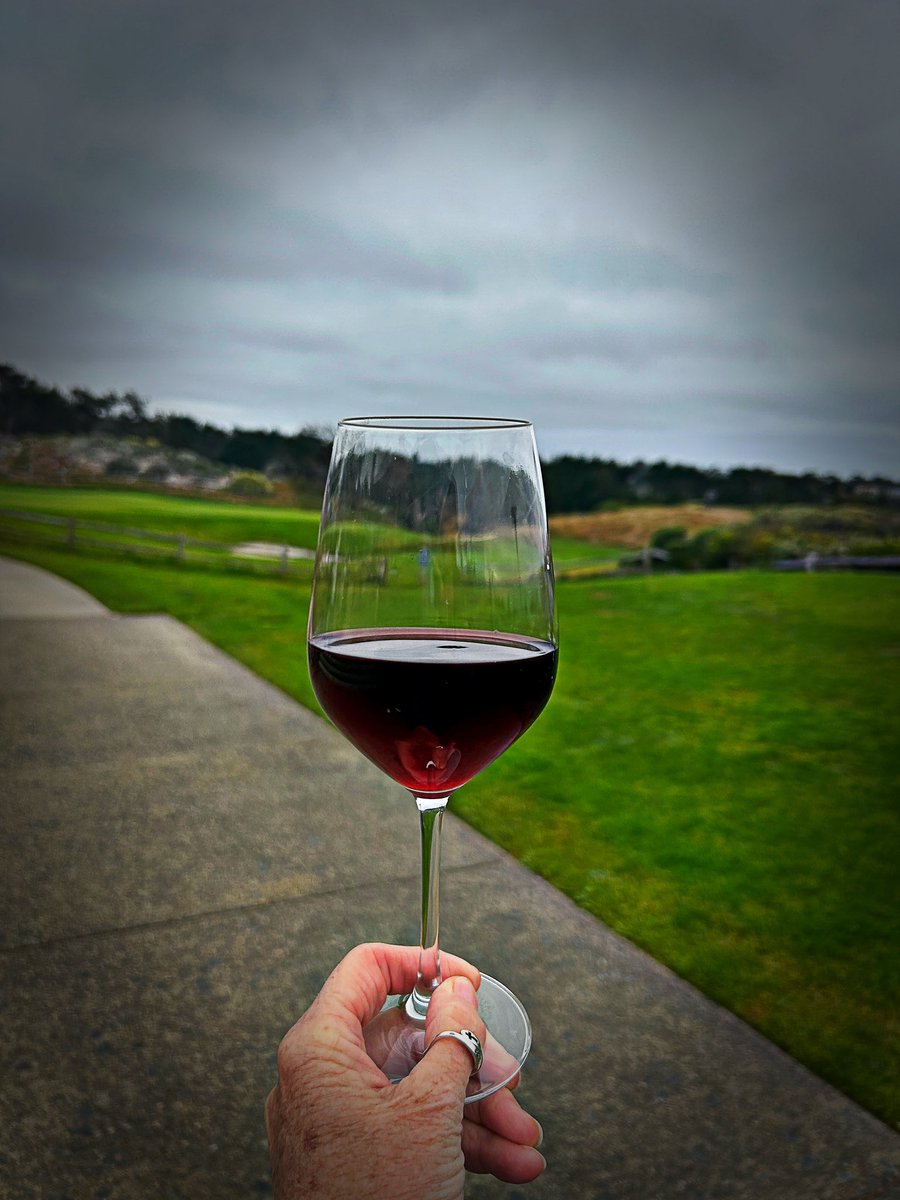 CCatThrive's tweet photo. Perfect day @PebbleBeachGolf! The Inn at Spanish bay is my favorite! Cheers to a great week! https://t.co/RcFoHCc9jm