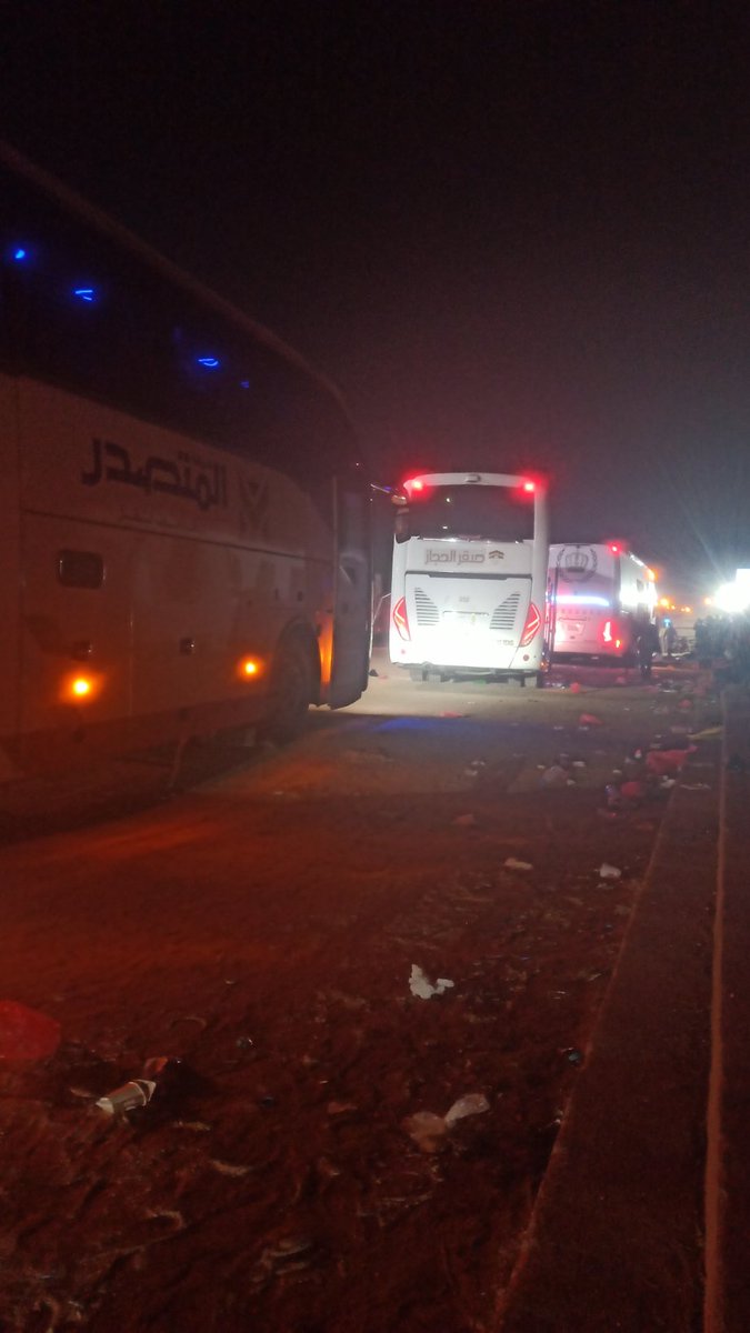 اخخخ من كميه الزحمة باالمنفذ 💔
طفشااااان 
مين قريب من المنفذ اليمني يجي نتونس مع بعض