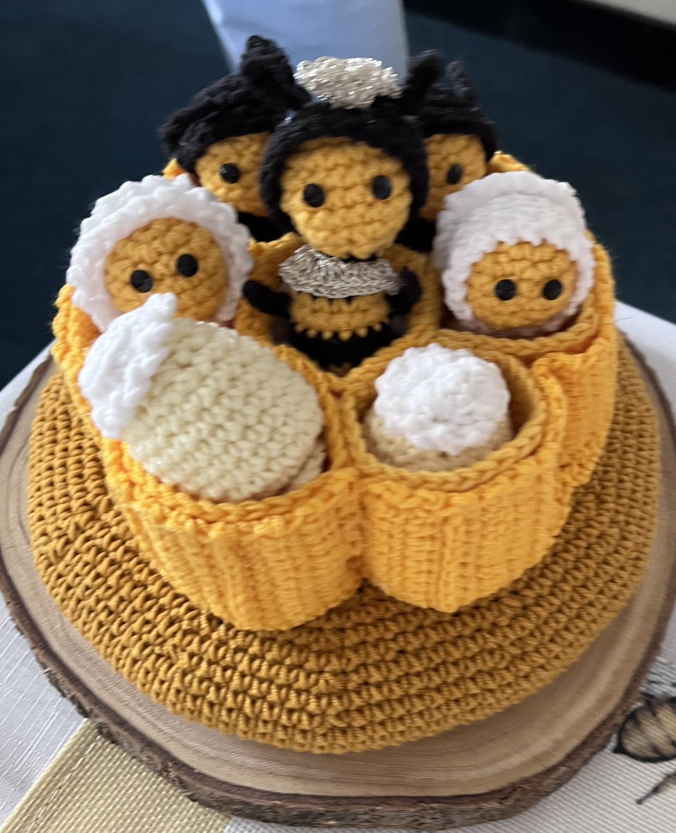 TylaGlasBees's tweet image. 🎉🐝 Celebrating Mrs. TGB’s upcoming milestone with a buzzing surprise party! Her colleagues truly outdid themselves with these stunning bee-themed decorations. 🌼🎈 #SurpriseParty #BeeThemed #BeekeepingLife #HoneybeeLove #ApiaryAdventures #BeeHappy #ProtectTheBees #BeeInspired