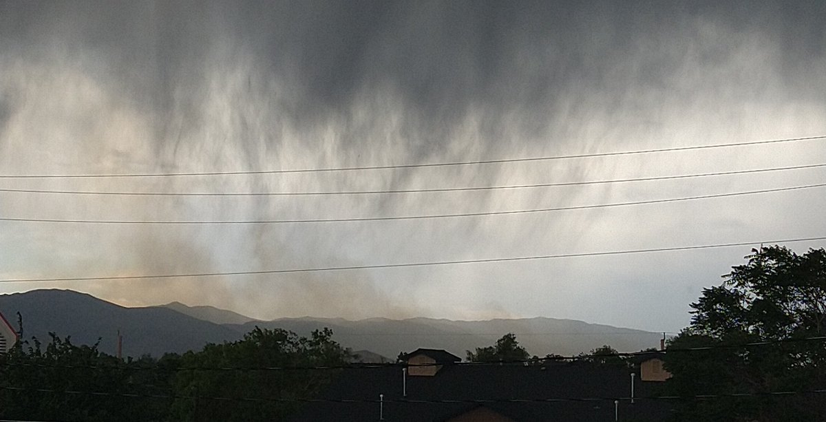 CasimiroMedia's tweet photo. The #BarronFire has now reached 100 acres . Currently raining and with lightning strikes ⚡🌩️⛈️🌧️
#nvwx #reno #nevada #summerstorms https://t.co/z4JVakCWSR