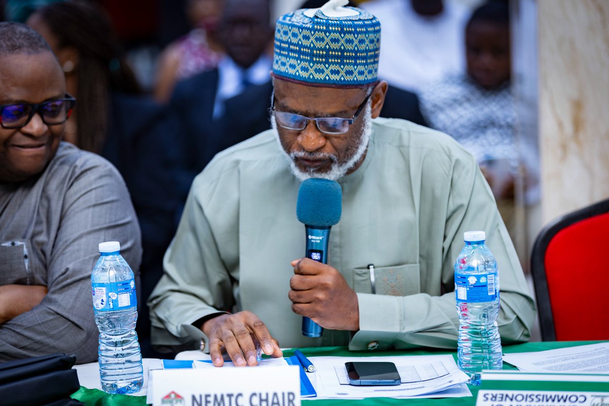 TheBHCPF's tweet image. Heads of the gateways; DG @nhia_nigeria ED @NphcdaNG DG @NCDCgov Chair @Nemsas_fmoh joined other members of the Ministerial Oversight Committee to review progress and shape the future of #BHCPF reforms.
@Fmohnigeria
#HealthForAll #HealthcareForAll