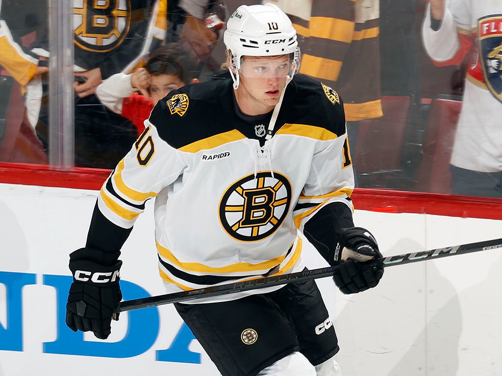 SIGNED: The Boston Bruins have re-signed LW Riley Tufte to a one-year, two-way contract, worth $775,000.

#NHL #NHLBruins 

(📷: Joel Auerbach)