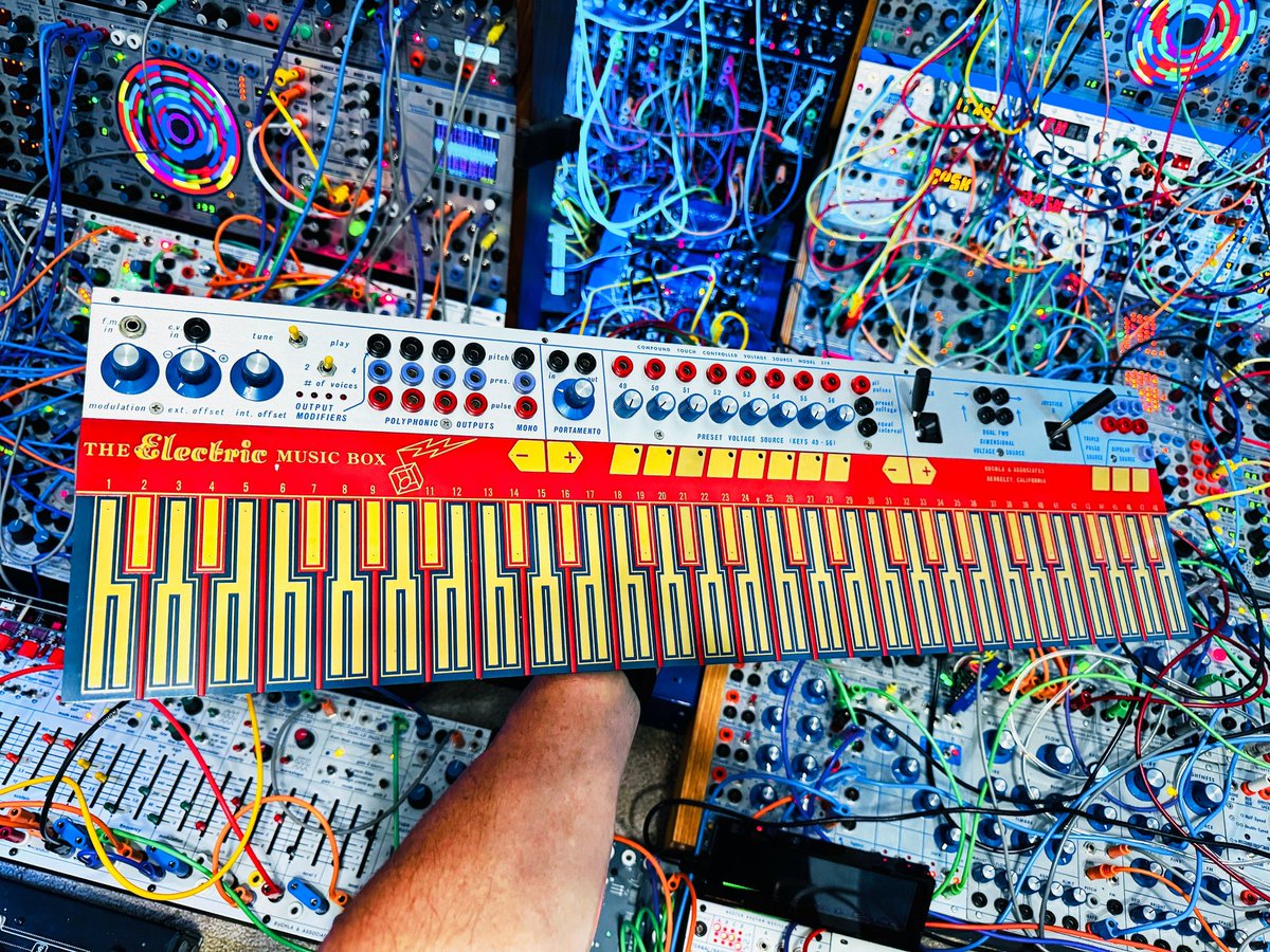 RichardDevine's tweet image. Compound Touch Controlled Voltage Source Model 219 ✨