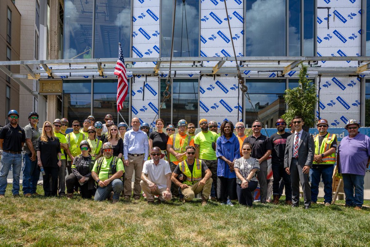 Simmons University Celebrates Major Milestone with ‘Topping Off’ Ceremony for New Living and Learning Center
patch.com/massachusetts/…