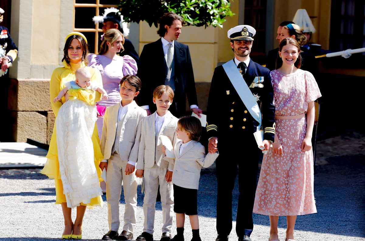 royalchildren_'s tweet photo. #PrincessEstelle #PrinceCarlPhilip #PrincessSofia #PrinceAlexander #PrinceGabriel #PrinceJulian and #PrincessInes of Sweden attend Princess Ines of Sweden's christening, in the Chapel of Drottningholm Palace in Stockholm, Sweden ⛪ -June 13th 2025.
.
📷 : @GettyImages https://t.co/3CqxkZCHdY