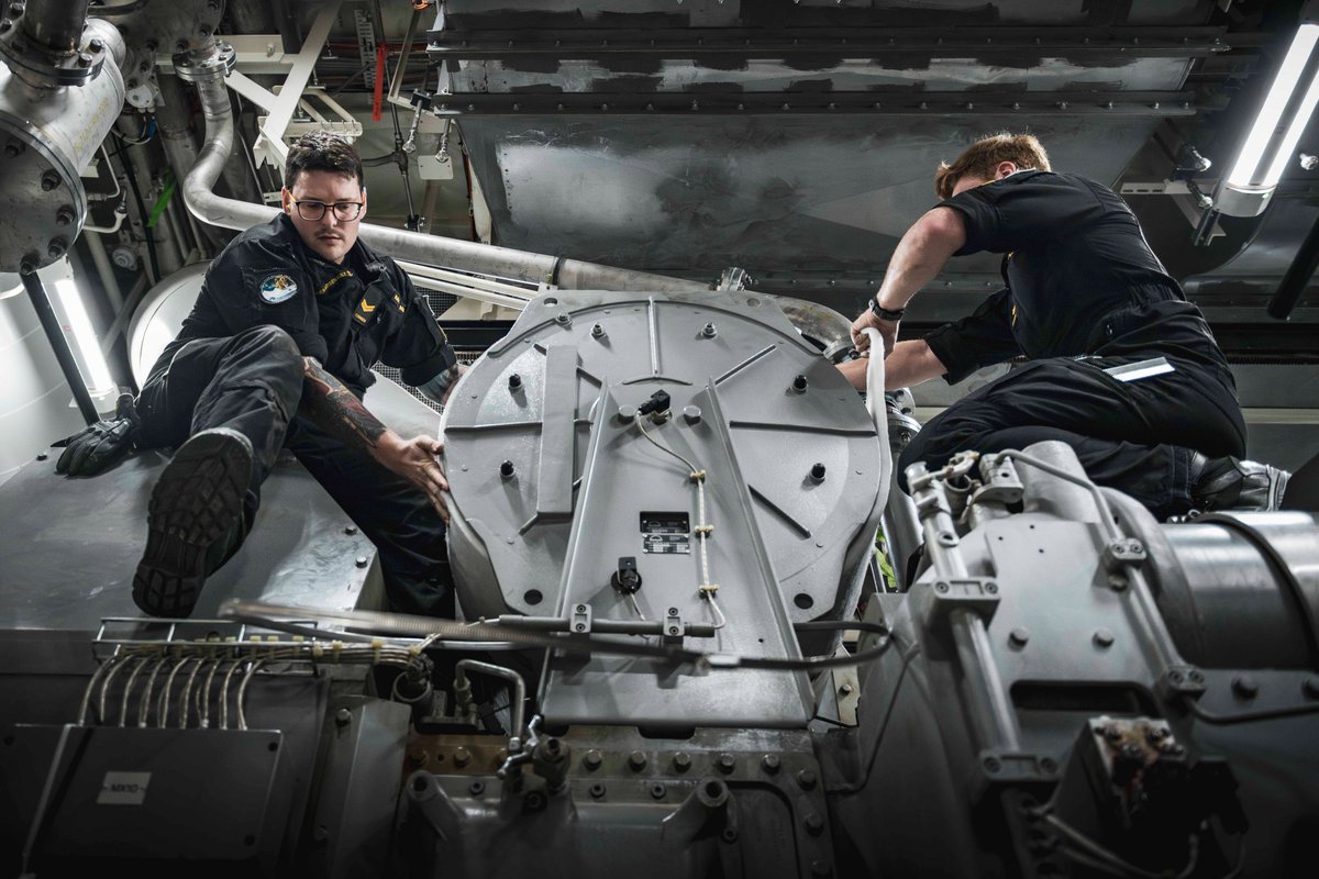 CJOC_COIC's tweet image. 🇨🇦⚓ During Op CARIBBE, HMCS William Hall supported counter-narcotics patrols in the Caribbean Sea with the USCG. From live-fire training to casualty drills and critical maintenance, our sailors showed professionalism and readiness. #CAFOperations #RCNavy