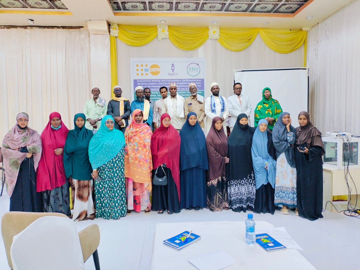 DearDaughterC's tweet image. With support from @UNFPA_SOMALIA, we conducted a consultative meeting in #Galmudug with policymakers, parliamentarians, religious leaders &amp;amp; CSOs to discuss their roles in promoting the enacted FGM Act, understanding its provisions, &amp;amp; ensuring effective implementation.@GPtoEndFGM