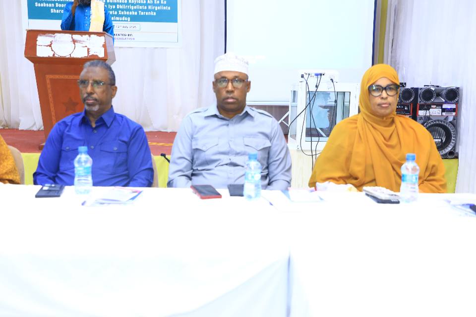 DearDaughterC's tweet image. With support from @UNFPA_SOMALIA, we conducted a consultative meeting in #Galmudug with policymakers, parliamentarians, religious leaders &amp;amp; CSOs to discuss their roles in promoting the enacted FGM Act, understanding its provisions, &amp;amp; ensuring effective implementation.@GPtoEndFGM