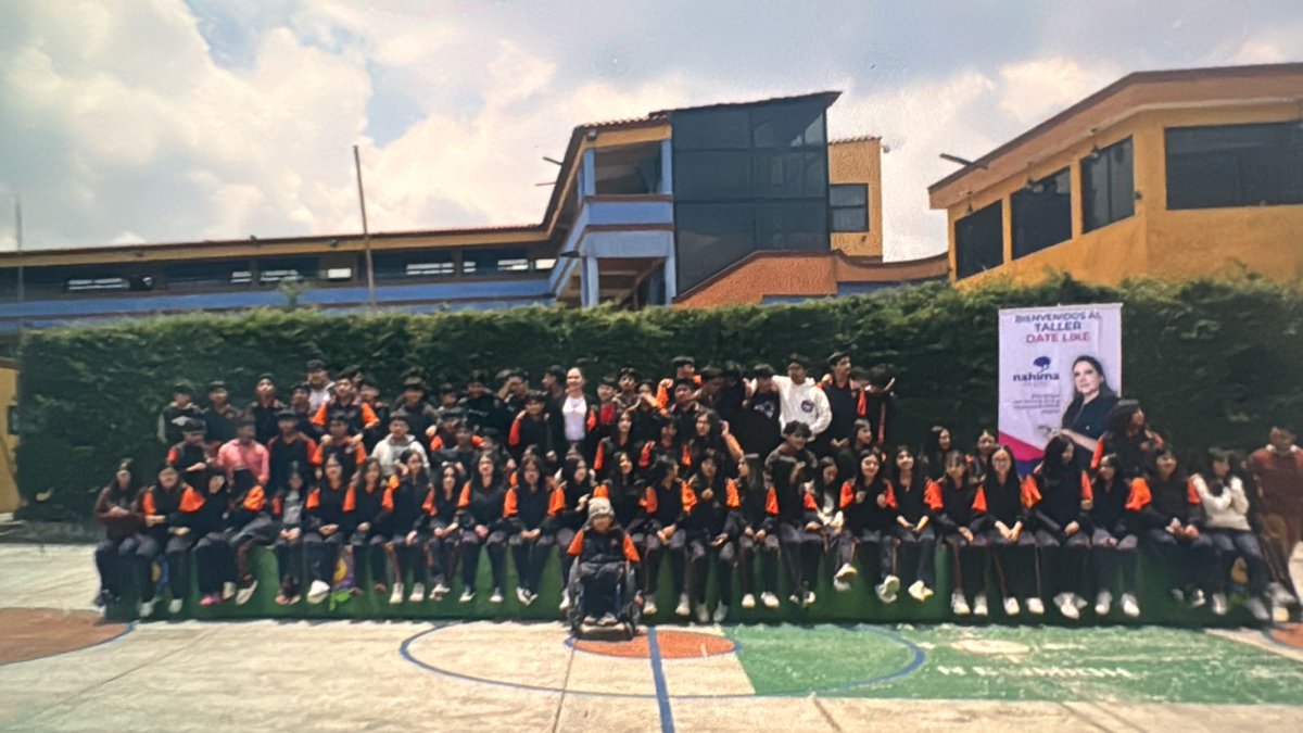 ClickConsciente's tweet photo. Nos alegra compartir una nueva edición del taller #DateLike ❤️ impartido por @nahimasn en el Colegio Ana Sullivan, Estado de México.
Un espacio para reflexionar con adolescentes sobre cómo construir relaciones sanas y conscientes en la vida real y en la digital.
#ClickConsciente https://t.co/X0jqpptA9G