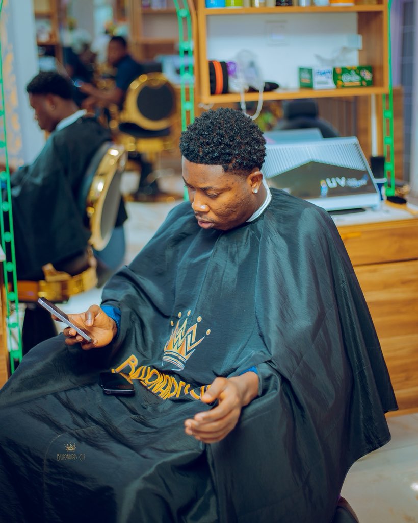 BillionaireCut's tweet photo. Star Boy Maky looking fresh and Clean.⭐️😊🔥👌🏽

Call/WhatsApp +233544191868 for a swift response.

Follow, Like, Comment and Retweet.😊👌🏽

📸: @melqua_ 

#billionairecuts #shots  #fyp #explore #tapper #mencuts #menscut #bestbarbers #bestbarbershop https://t.co/VYvHcuYEJ6