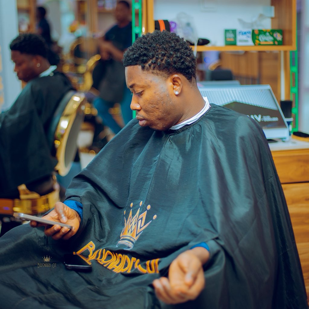 BillionaireCut's tweet photo. Star Boy Maky looking fresh and Clean.⭐️😊🔥👌🏽

Call/WhatsApp +233544191868 for a swift response.

Follow, Like, Comment and Retweet.😊👌🏽

📸: @melqua_ 

#billionairecuts #shots  #fyp #explore #tapper #mencuts #menscut #bestbarbers #bestbarbershop https://t.co/VYvHcuYEJ6