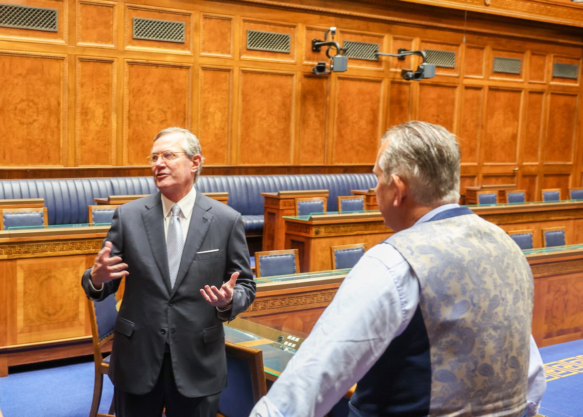 niassembly's tweet image. Our Speaker, Edwin Poots MLA was delighted to welcome @USAmbUK Warren Stephens to Parliament Buildings this morning, on what was his first visit to Northern Ireland in his new role. The Ambassador visited the Great Hall, Assembly and Senate Chambers - and signed the visitors’…