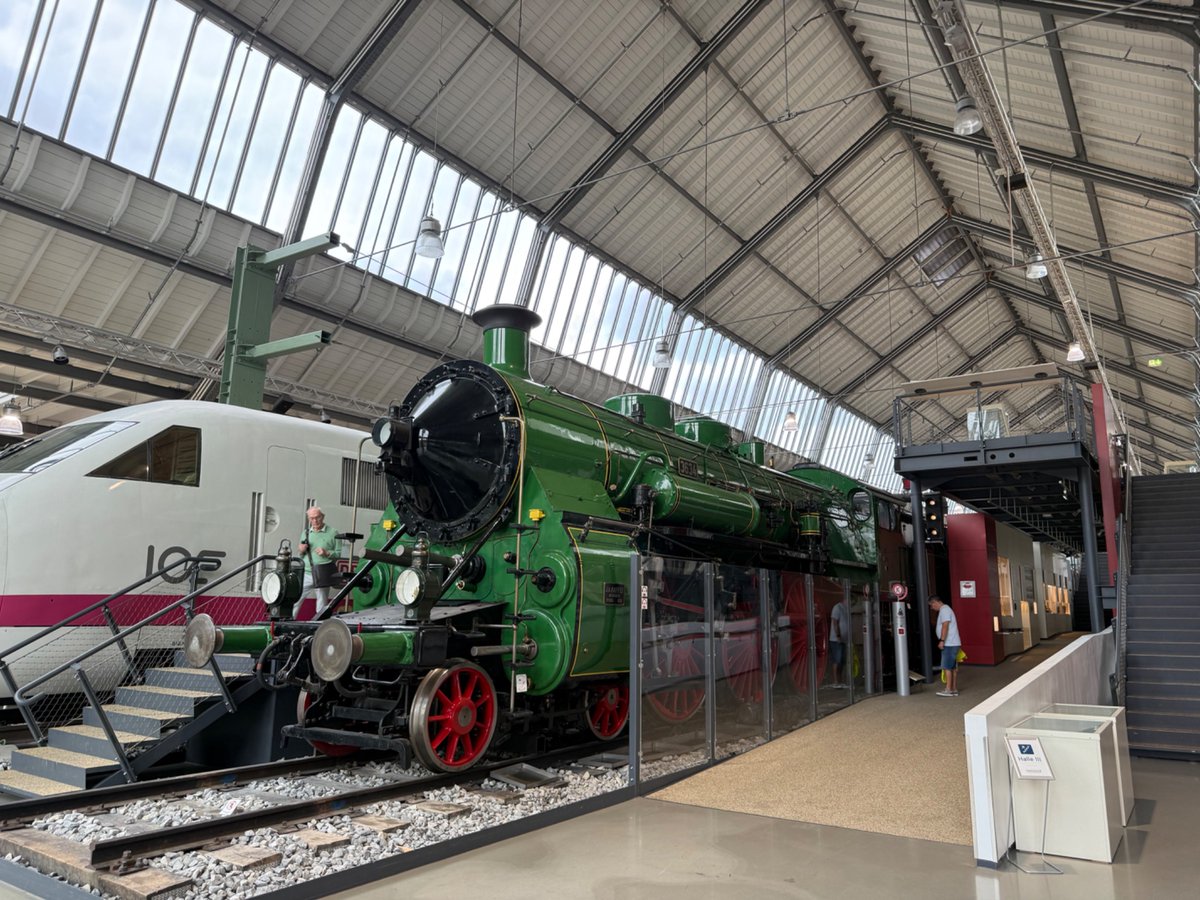 T1E2H3's tweet image. Ran into Duncan’s German Cousin (or Millie?) and Heinrich die grüne lokomitve at the Deutchse Transport Museum in Munich