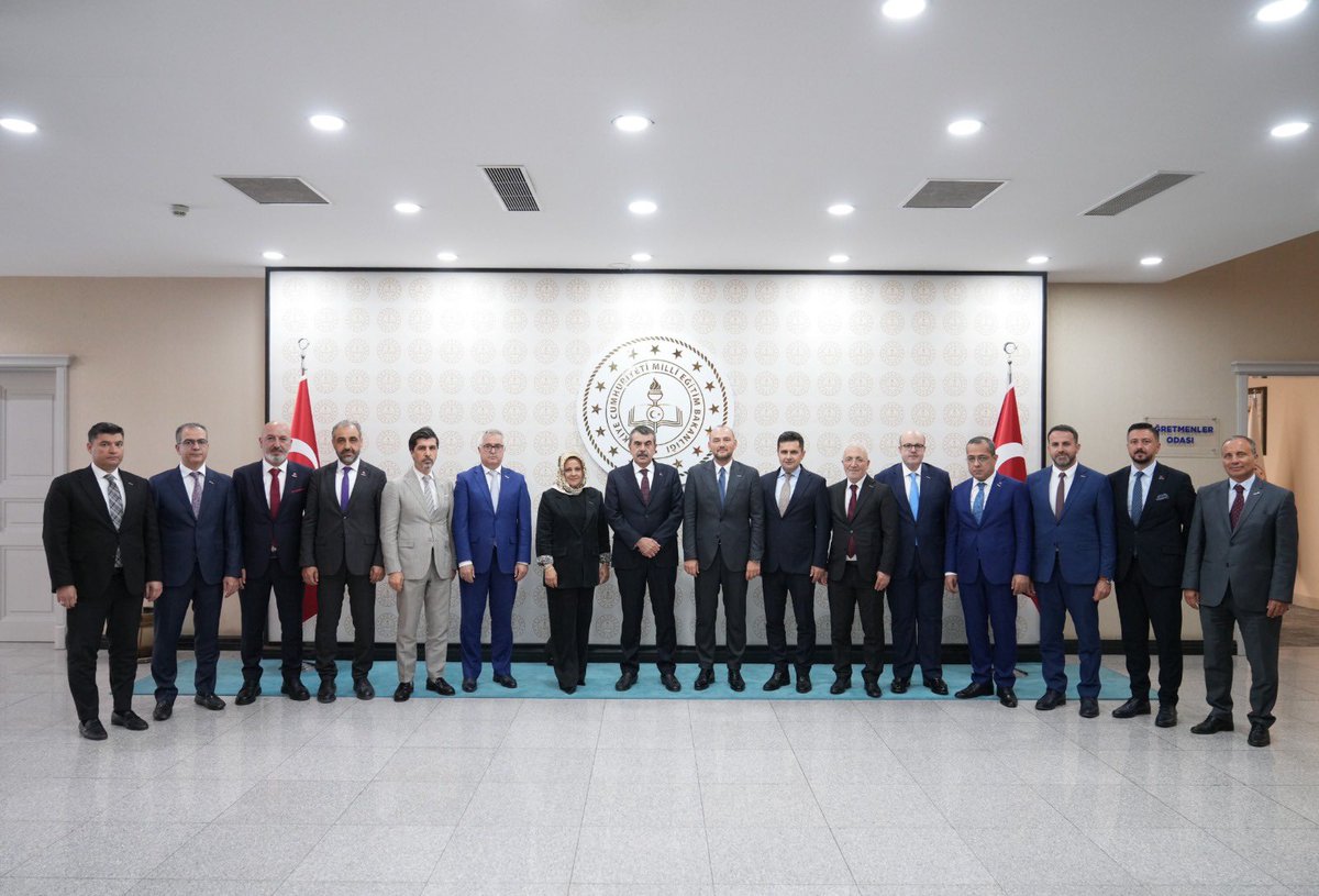Burhan Özdemir (@burhanozdemirtr) on Twitter photo Ankara ziyaretlerimiz kapsamında, Millî Eğitim Bakanımız Sayın Yusuf Tekin’i (<a href="/Yusuf__Tekin/">Yusuf Tekin</a>) Yönetim Kurulumuzla birlikte makamında ziyaret ettik.
Ziyaret kapsamında, Türkiye’nin nitelikli insan kaynağı ihtiyacını, mesleki ve teknik eğitimin üretimle entegrasyonunu, eğitim Ankara ziyaretlerimiz kapsamında, Millî Eğitim Bakanımız Sayın Yusuf Tekin’i (<a href="/Yusuf__Tekin/">Yusuf Tekin</a>) Yönetim Kurulumuzla birlikte makamında ziyaret ettik.
Ziyaret kapsamında, Türkiye’nin nitelikli insan kaynağı ihtiyacını, mesleki ve teknik eğitimin üretimle entegrasyonunu, eğitim
