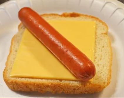 TSA's tweet image. 🌭 Sandwiches? Allowed
🥪 Hot dogs? Also allowed
Same thing? One’s sliced bologna, the other's bologna on a bun, so...
Solid food is g2g but condiments or sauces should be ≤ 3.4oz at checkpoint
Got travel questions? Text “HOTDOG” to 275-872 and @AskTSA can help you out.