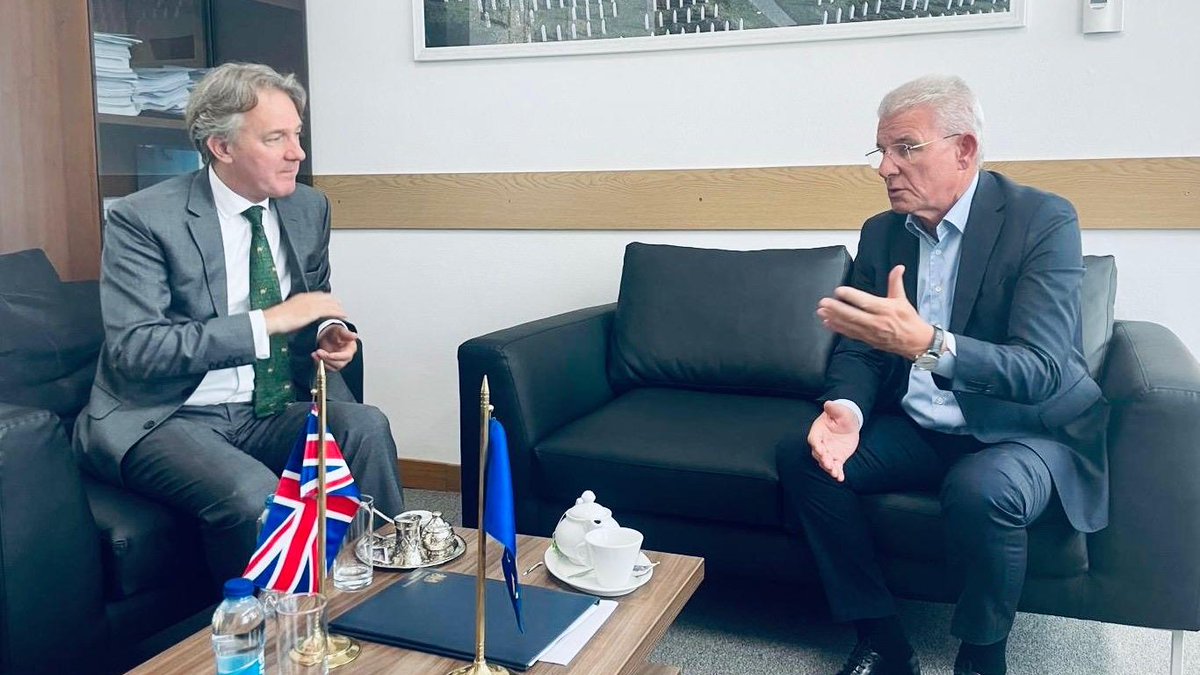 JulianReillyUK's tweet image. Koristan razgovor sa Šefikom Džaferovićem, predsjedavajućim Kluba bošnjačkog naroda u Domu naroda Parlamentarne skupštine BiH. Za dobro ove zemlje i svih njenih građana, ključno je da državne institucije rade u punom kapacitetu, u skladu sa Ustavom i procedurama.