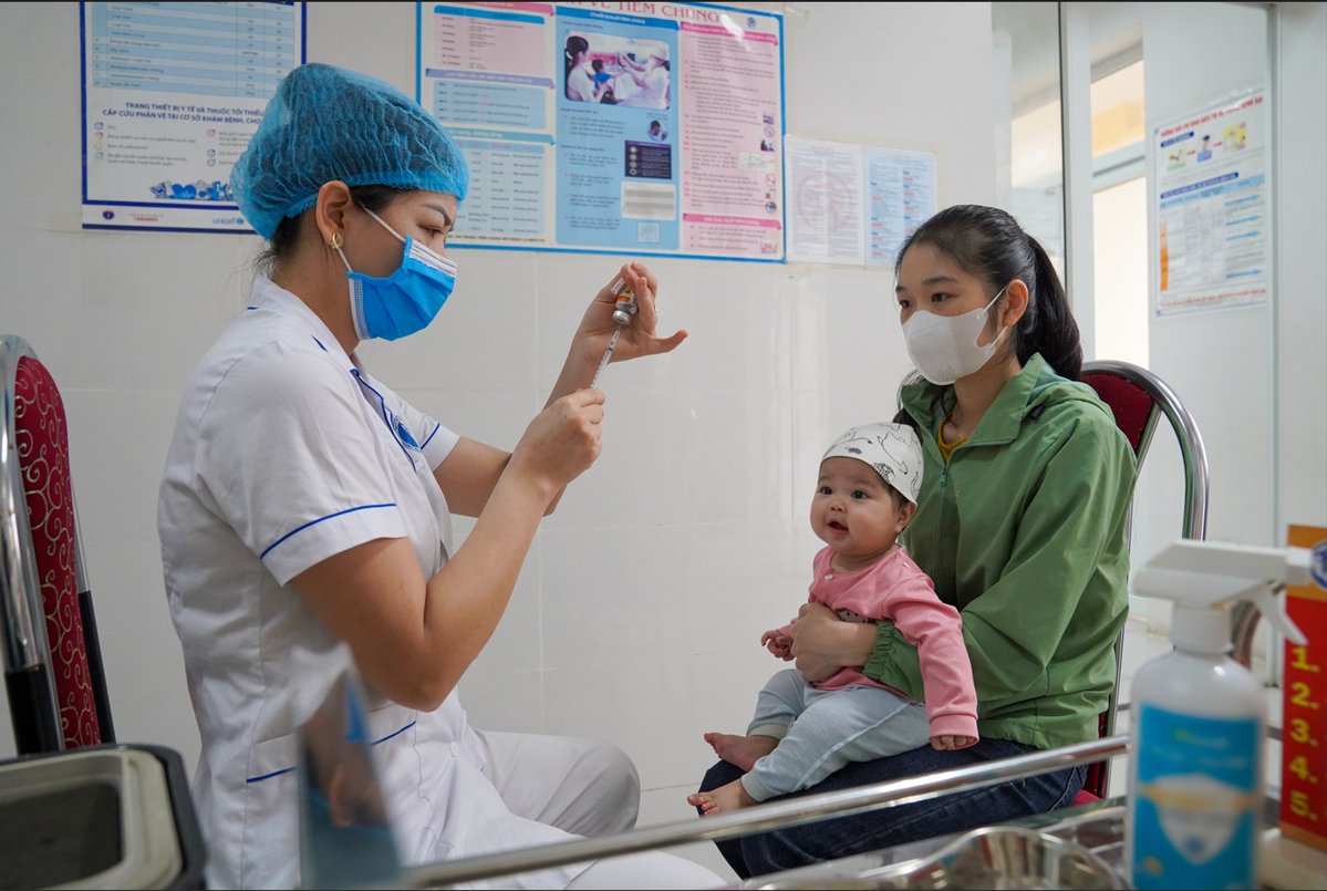 WHOVietnam's tweet image. 💉Great news! Estimates released today by WHO and UNICEF show national immunization coverage in Viet Nam has rebounded to the high levels seen before the COVID-19 pandemic.
🇻🇳 In 2024, Viet Nam had well above global averages for immunization coverage, thanks to strong Government…