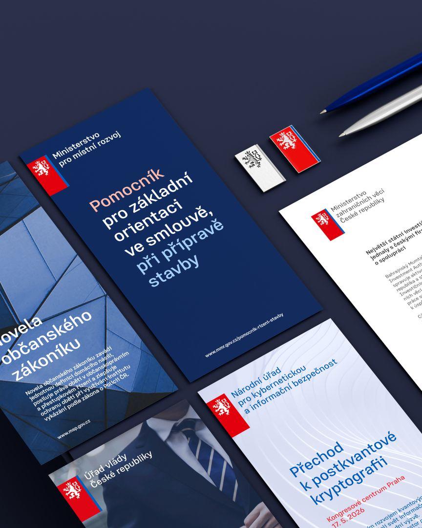 Jedno Česko. Jeden styl.

Končí doba, kdy měl každý úřad jinou tvář. Jiná loga, jiná písma, jiné barvy – to bylo matoucí. A drahé.

Vláda schválila jednotný vizuální styl.

Výsledek? Přehlednější stát pro občany. Důvěryhodnější tvář Česka pro svět. A nižší náklady pro rozpočet.