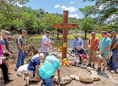 criteriononline's tweet image. From Boston to Baton Rouge, faithful unite to help Texas flood victims: archindy.org/criterion/nati…