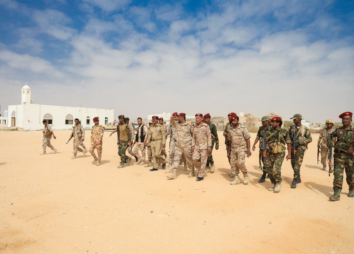 *مؤكداً دعم المنطقة العسكرية الثانية الكامل لمحور الغيضة العسكري..*

*قائد المنطقة العسكرية الثانية يتفقد معسكر قيادة محور الغيضة وفرع الشرطة العسكرية والمدرسة القتالية بالغيضة*

> `المكلا | ١٦ يوليو ٢٠٢٥م | المركز الإعلامي للمنطقة العسكرية الثانية:`

تفقد قائد المنطقة العسكرية