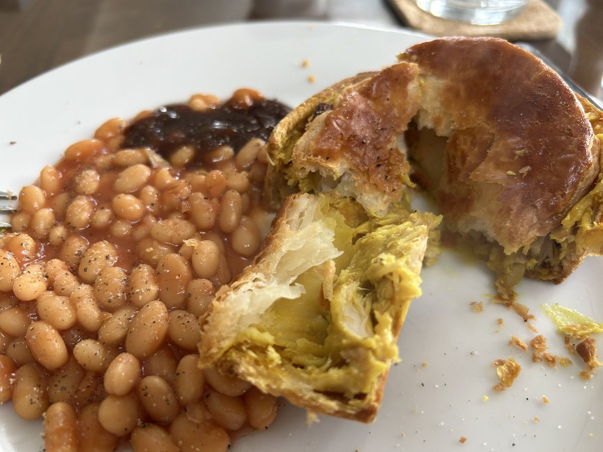 First class curry pie from HW Irvine of Blairgowrie for lunch. <a href="/yarkshiregamer/">Ken Reilly</a> <a href="/IMcMillan/">Ian McMillan</a> <a href="/Dozibugger/">Nick</a> <a href="/WeHaveWaysPod/">WW2 Pod: We Have Ways of Making You Talk</a>