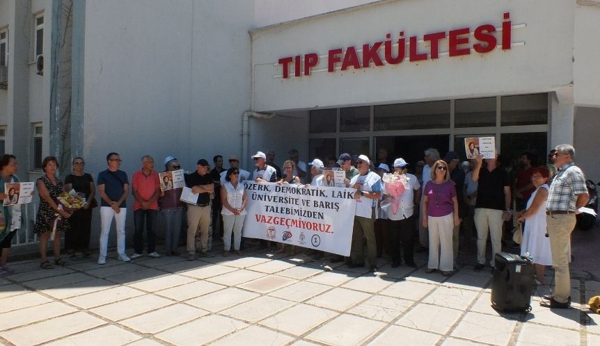ttborgtr's tweet image. Akdeniz Üniversitesi Tıp Fakültesi’ndeki Görevinden İhraç Edilen Barış Akademisyeni ve TTB Önceki Dönem Yüksek Onur Kurulu Üyesi Dr. Hafize Öztürk Türkmen Hakkında Danıştay’dan Emsal Niteliğinde Göreve İade Kararı
👇
ttb.org.tr/425ykxd