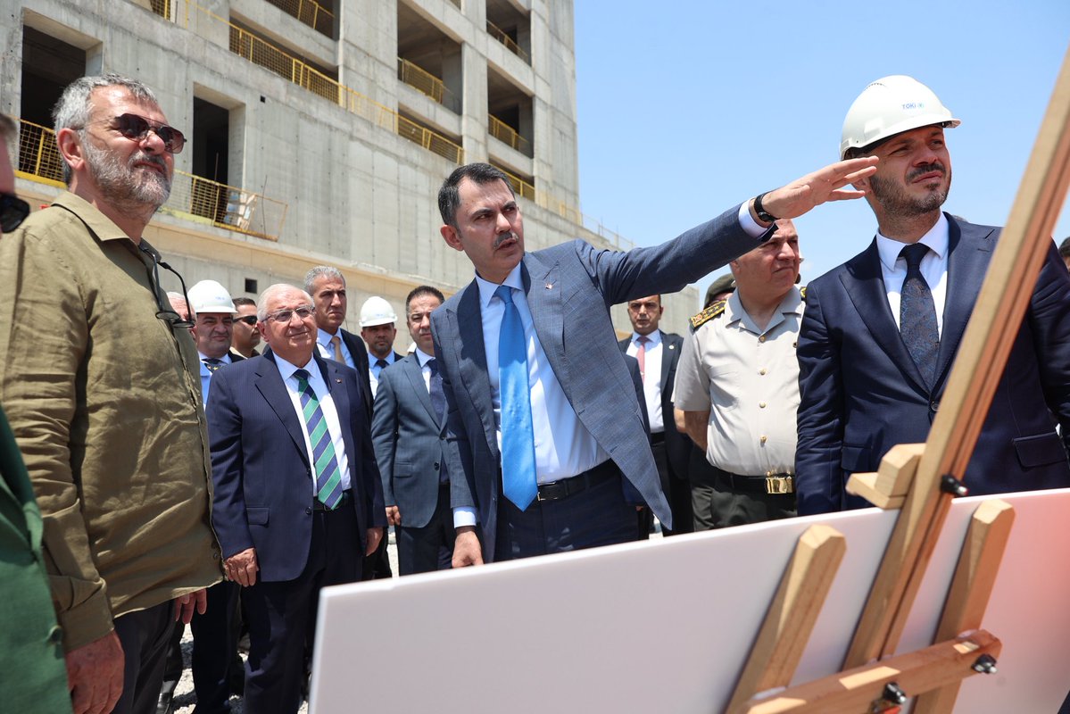 Milli Savunma Bakanımız Yaşar Güler, Genelkurmay Başkanımız Orgeneral Metin Gürak, Kuvvet Komutanlarımız ve TOKİ Başkanımız Levent Sungur ile; Ankara’da inşası devam eden, ülkemizin yeni savunma karargahı olacak Ay Yıldız Projemizin toplantısını gerçekleştirdik, incelemelerde