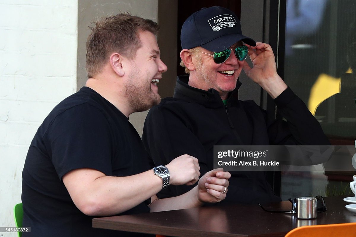 shitbritishpics's tweet image. James Corden and Chris Evans seen at a cafe where they met with Danny Baker (not seen) in London (2016)