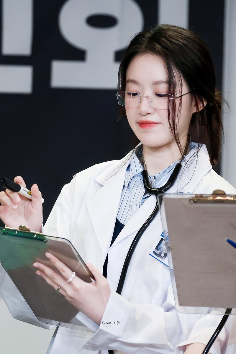 Ccheng_H8's tweet image. 250716 AM
👩🏻‍⚕️
#슈화 #SHUHUA #舒華
 #아이들 #idle