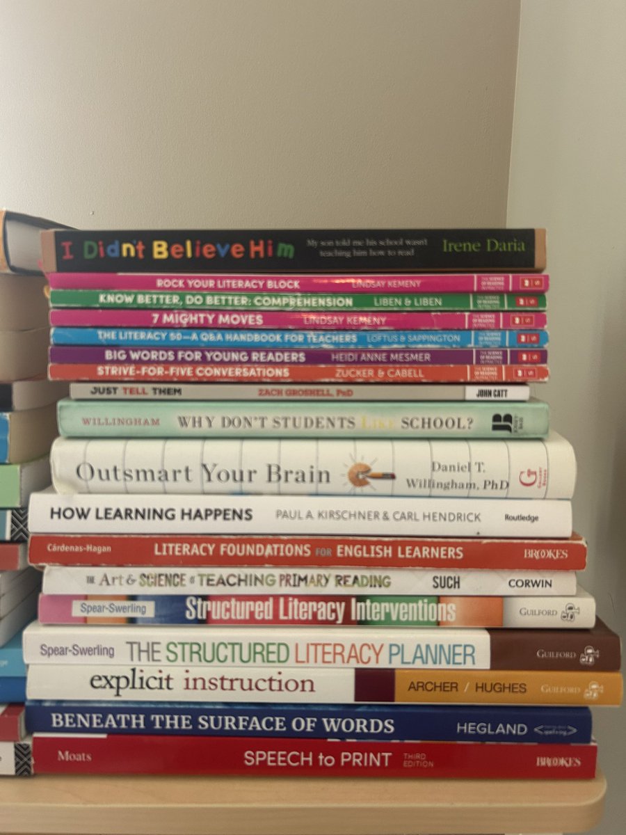 MmeLockhartLDS's tweet image. I think I have a problem- a book addiction. 🤦♀️📕📙📗📘
I’m doing a little spring cleaning today and cannot believe the number of books on literacy I have accumulated over the last 6 years since beginning my #SOR learning journey….
Each book builds on my knowledge of the last,…
