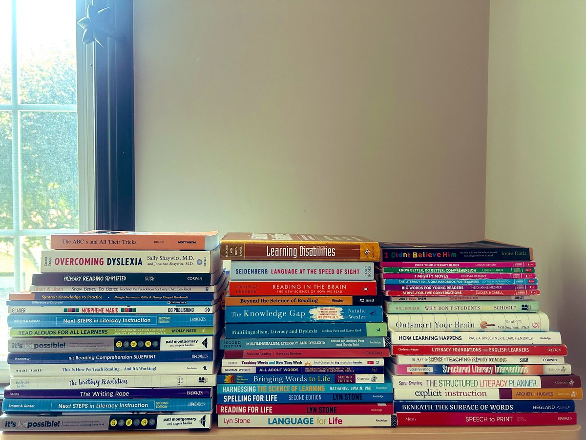 MmeLockhartLDS's tweet image. I think I have a problem- a book addiction. 🤦♀️📕📙📗📘
I’m doing a little spring cleaning today and cannot believe the number of books on literacy I have accumulated over the last 6 years since beginning my #SOR learning journey….
Each book builds on my knowledge of the last,…