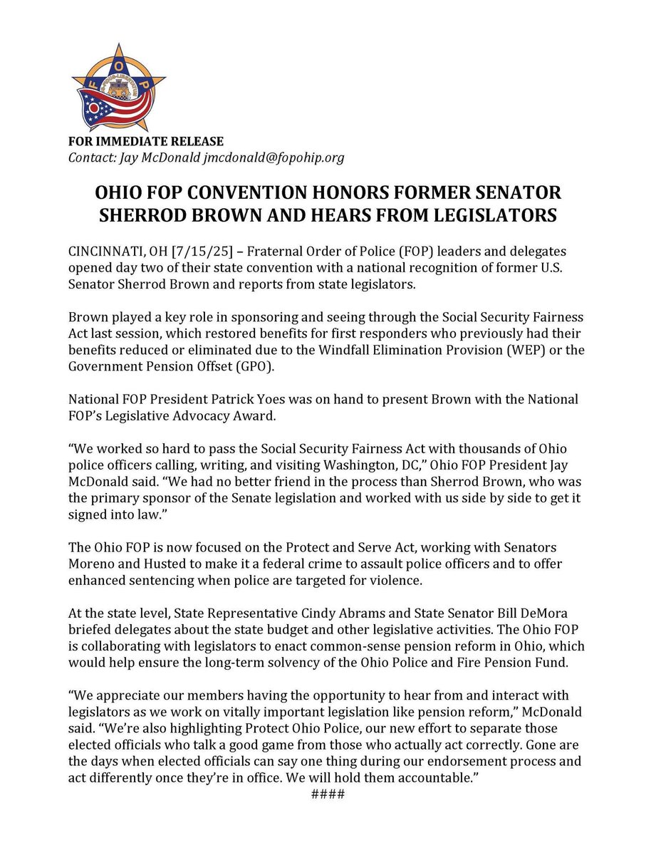FOPofOhio's tweet image. The National FOP presented @SherrodBrown with an award to thank him on his leadership in passing the Social Security Fairness Act at our 89th Annual Conference!
