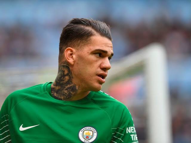 La bu Napoli Geseme neden düşman oldu osimheni vermiyor bide ederson transferine çökmüş.