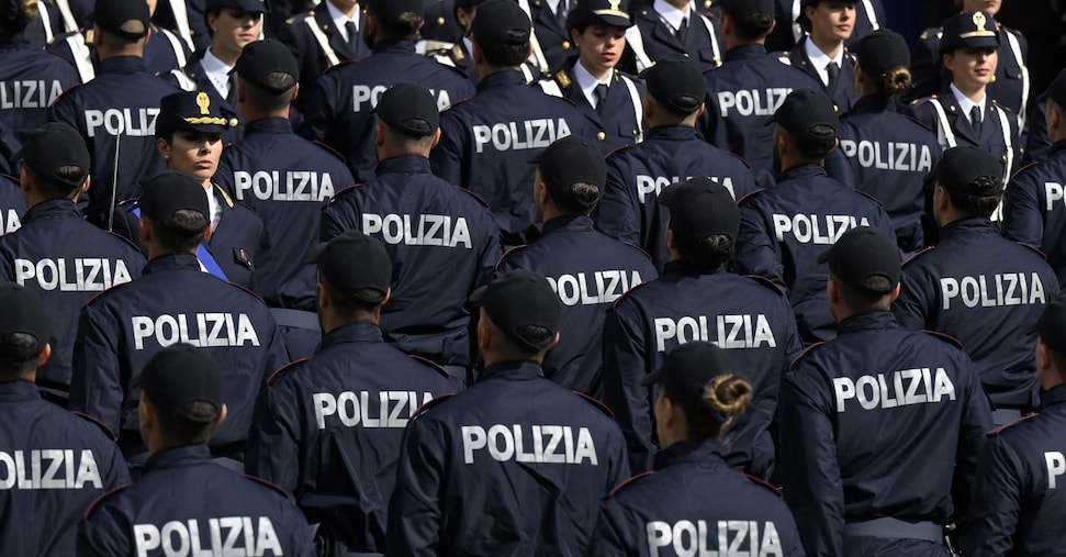 La Polizia, storia di un’evoluzione molto lenta dlvr.it/TLxsDB