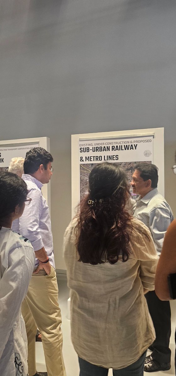 rajdugar's tweet image. Wide-ranging discussions with @Tejasvi_Surya & @TVMohandasPai reg Local Commute&Quality of Life in Bluru,at #BDC #BengaluruDesignCentre,ChurchSt, curated by @nnarasimhan &Team.
Excellent Display of Approved,Pending&Planned Infra projects across Bluru,covering Roads,Metro,Bus&Rail