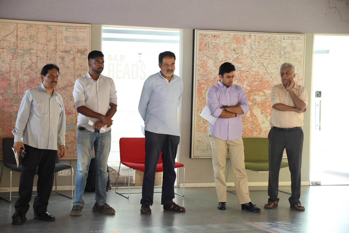 rajdugar's tweet image. Wide-ranging discussions with @Tejasvi_Surya & @TVMohandasPai reg Local Commute&Quality of Life in Bluru,at #BDC #BengaluruDesignCentre,ChurchSt, curated by @nnarasimhan &Team.
Excellent Display of Approved,Pending&Planned Infra projects across Bluru,covering Roads,Metro,Bus&Rail